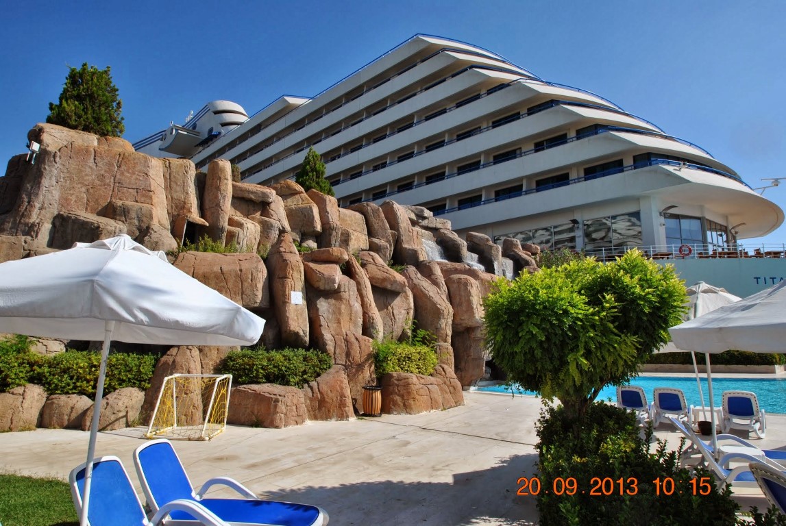 imagini hotel TITANIC LARA